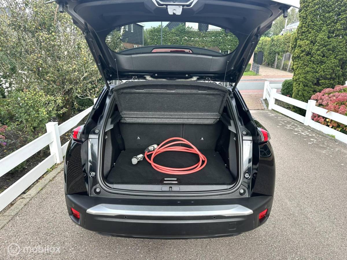 Peugeot e-2008 Peugeot e-2008 EV Allure Pack 50 kWh CARPLAY ACHTERUITRIJ CAMERA PRIVACY GLAS ACCU GARANTIE MOOIE AUTO!!