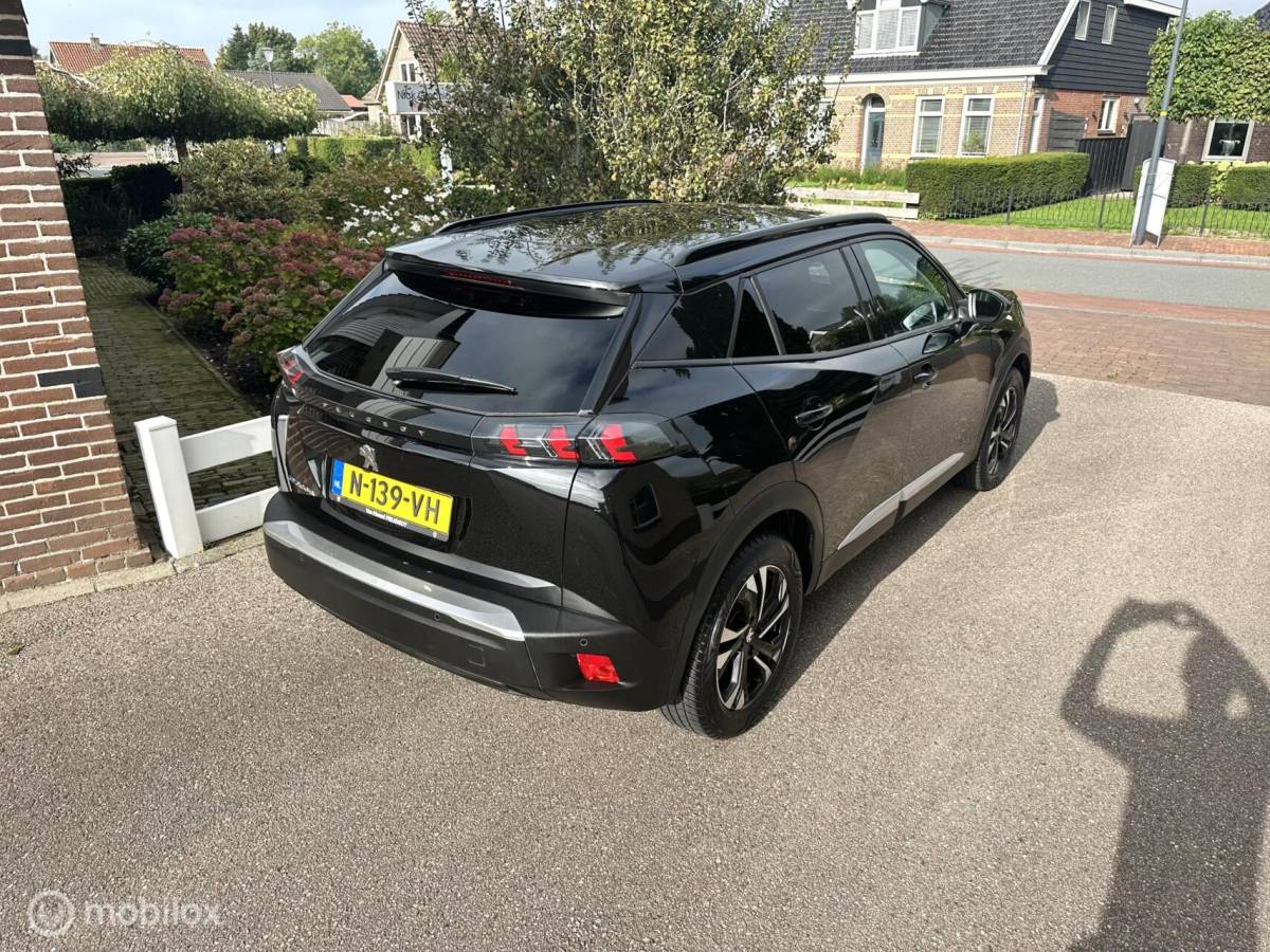 Peugeot e-2008 Peugeot e-2008 EV Allure Pack 50 kWh CARPLAY ACHTERUITRIJ CAMERA PRIVACY GLAS ACCU GARANTIE MOOIE AUTO!!