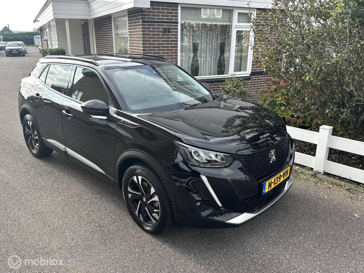 Peugeot e-2008 Peugeot e-2008 EV Allure Pack 50 kWh CARPLAY ACHTERUITRIJ CAMERA PRIVACY GLAS ACCU GARANTIE MOOIE AUTO!!