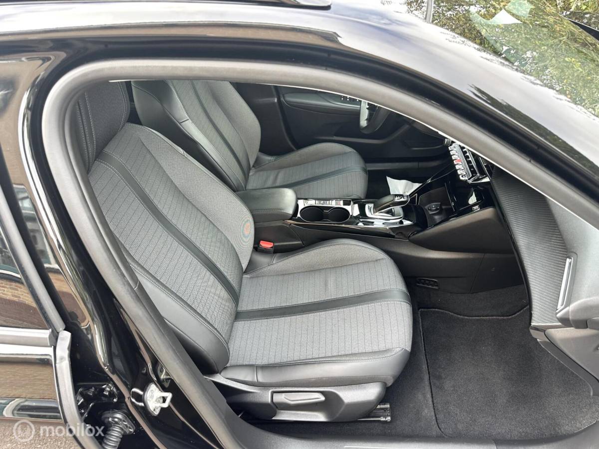 Peugeot e-2008 Peugeot e-2008 EV Allure Pack 50 kWh CARPLAY ACHTERUITRIJ CAMERA PRIVACY GLAS ACCU GARANTIE MOOIE AUTO!!
