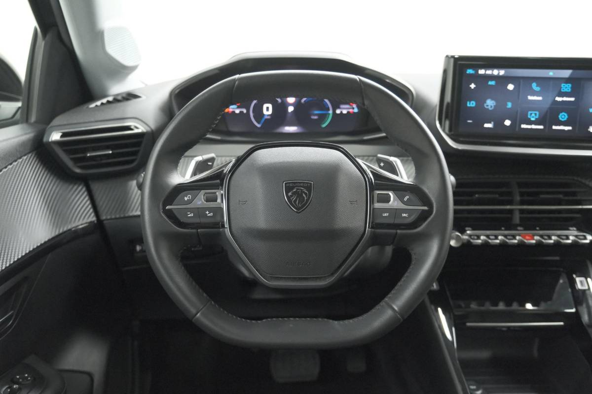 Peugeot 208 Peugeot 208 1.2 Hybrid 110 e-DCS6 Allure | Apple Carplay | Parkeersensoren Voor + Achter | Climate Control