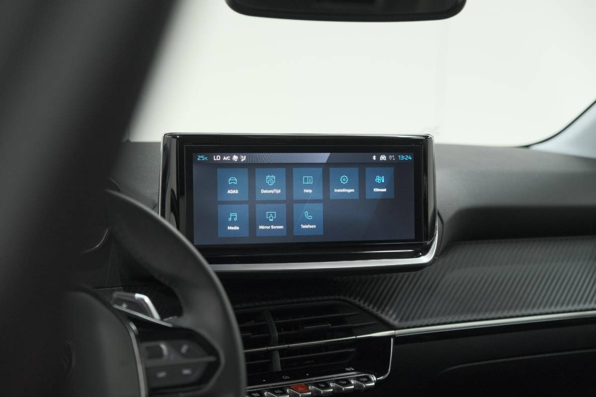 Peugeot 208 Peugeot 208 1.2 Hybrid 110 e-DCS6 Allure | Apple Carplay | Parkeersensoren Voor + Achter | Climate Control