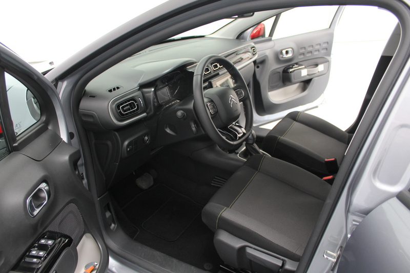 Citroën C3 Citroën C3 1.2 PureTech Shine 111PK, AUTOMAAT | RIJKLAAR | LED | NAVIGATIE | CRUISE CONTROLE | CLIMATE CONTROLE | PARKEERSENSOREN