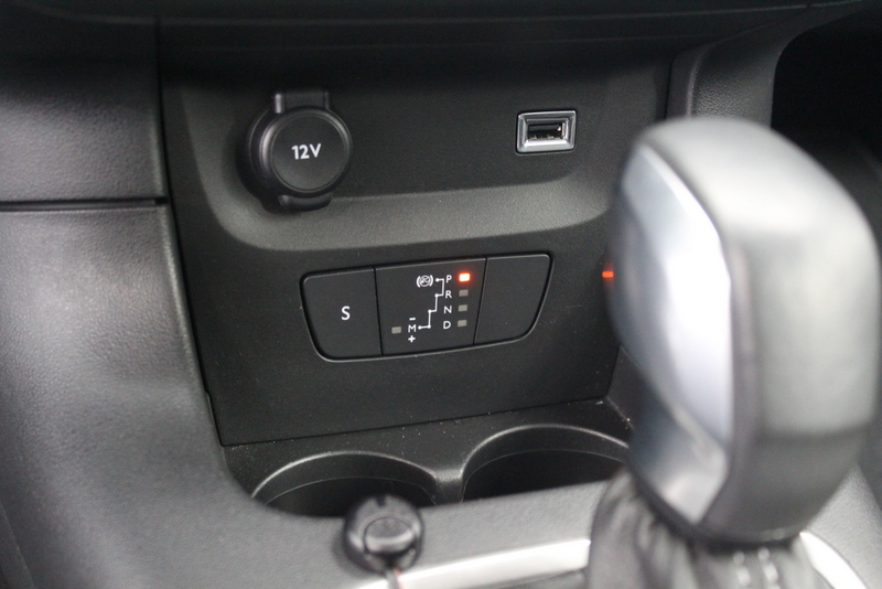 Citroën C3 Citroën C3 1.2 PureTech Shine 111PK, AUTOMAAT | RIJKLAAR | LED | NAVIGATIE | CRUISE CONTROLE | CLIMATE CONTROLE | PARKEERSENSOREN