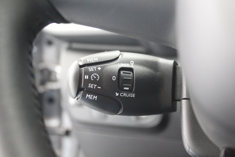 Citroën C3 Citroën C3 1.2 PureTech Shine 111PK, AUTOMAAT | RIJKLAAR | LED | NAVIGATIE | CRUISE CONTROLE | CLIMATE CONTROLE | PARKEERSENSOREN