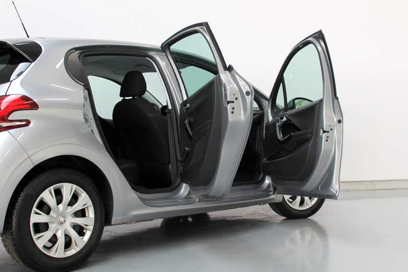 Peugeot 208 Peugeot 208 1.2 PureTech Blue Lease Active 83PK, RIJKLAAR | AIRCO | 5DRS | CRUISE CONTROLE | NAVIGATIE