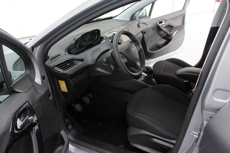 Peugeot 208 Peugeot 208 1.2 PureTech Blue Lease Active 83PK, RIJKLAAR | AIRCO | 5DRS | CRUISE CONTROLE | NAVIGATIE