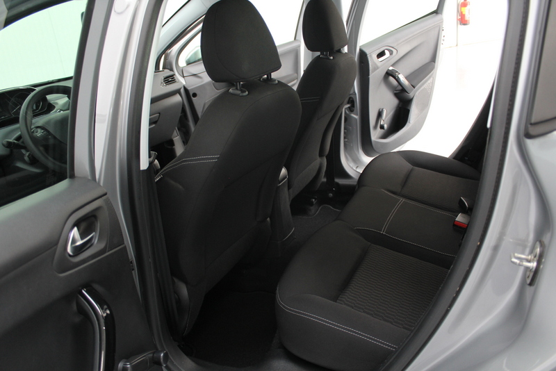 Peugeot 208 Peugeot 208 1.2 PureTech Blue Lease Active 83PK, RIJKLAAR | AIRCO | 5DRS | CRUISE CONTROLE | NAVIGATIE