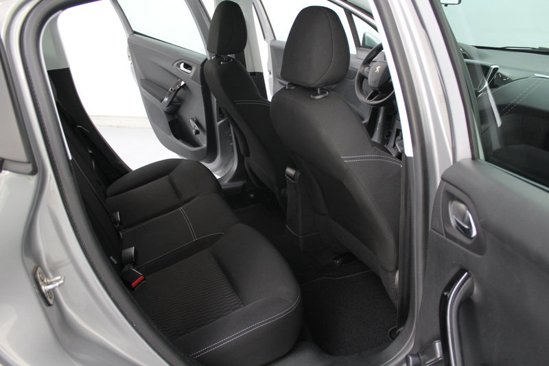 Peugeot 208 Peugeot 208 1.2 PureTech Blue Lease Active 83PK, RIJKLAAR | AIRCO | 5DRS | CRUISE CONTROLE | NAVIGATIE