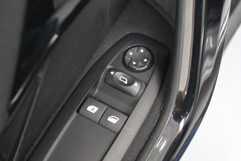 Peugeot 208 Peugeot 208 1.2 PureTech Blue Lease Active 83PK, RIJKLAAR | AIRCO | 5DRS | CRUISE CONTROLE | NAVIGATIE