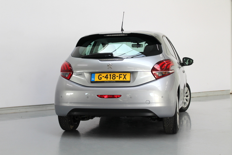 Peugeot 208 Peugeot 208 1.2 PureTech Blue Lease Active 83PK, RIJKLAAR | AIRCO | 5DRS | CRUISE CONTROLE | NAVIGATIE