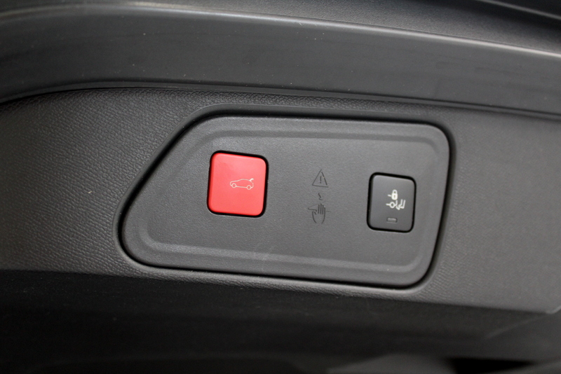 Peugeot 3008 Peugeot 3008 1.2 PureTech Allure 131PK, ELEC-ACHTERKLEP | TREKHAAK | DEELS LEER | CAMERA | CARPLAY