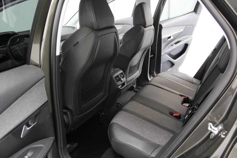Peugeot 3008 Peugeot 3008 1.2 PureTech Allure 131PK, ELEC-ACHTERKLEP | TREKHAAK | DEELS LEER | CAMERA | CARPLAY