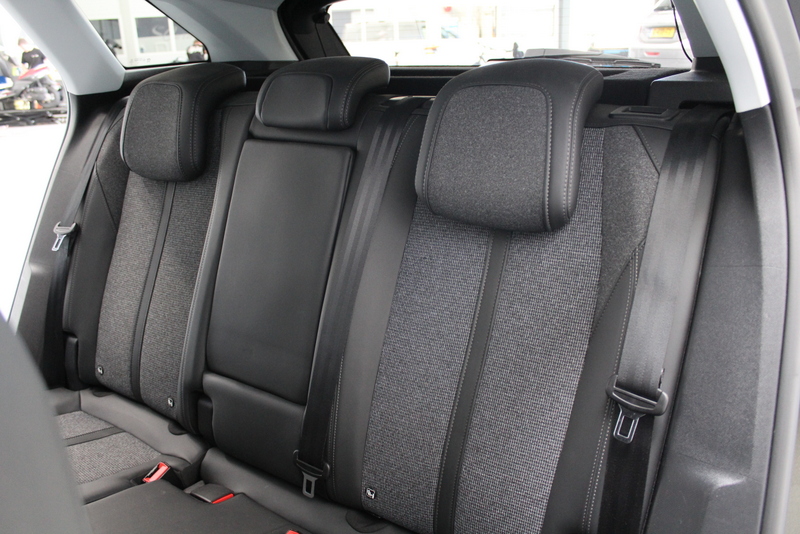 Peugeot 3008 Peugeot 3008 1.2 PureTech Allure 131PK, ELEC-ACHTERKLEP | TREKHAAK | DEELS LEER | CAMERA | CARPLAY