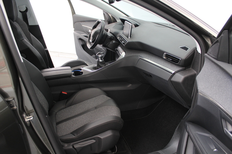 Peugeot 3008 Peugeot 3008 1.2 PureTech Allure 131PK, ELEC-ACHTERKLEP | TREKHAAK | DEELS LEER | CAMERA | CARPLAY