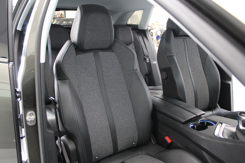 Peugeot 3008 Peugeot 3008 1.2 PureTech Allure 131PK, ELEC-ACHTERKLEP | TREKHAAK | DEELS LEER | CAMERA | CARPLAY