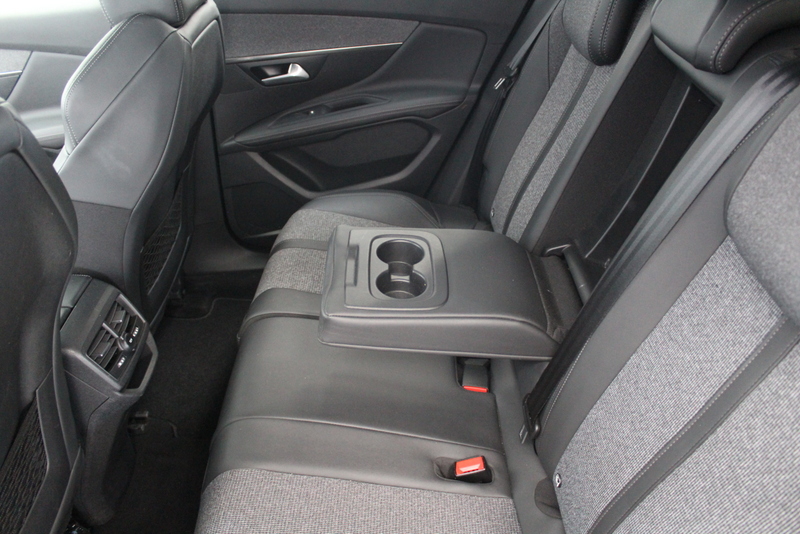 Peugeot 3008 Peugeot 3008 1.2 PureTech Allure 131PK, ELEC-ACHTERKLEP | TREKHAAK | DEELS LEER | CAMERA | CARPLAY