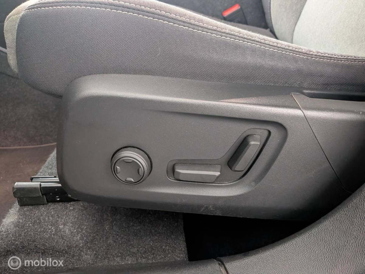 Volvo XC40 Volvo XC40 1.5 T4 Recharge Inscription | Panoramadak | Camera | Verwarmbare voorstoelen & Stuurwiel | 19″ Velgen | Dealer Onderhouden