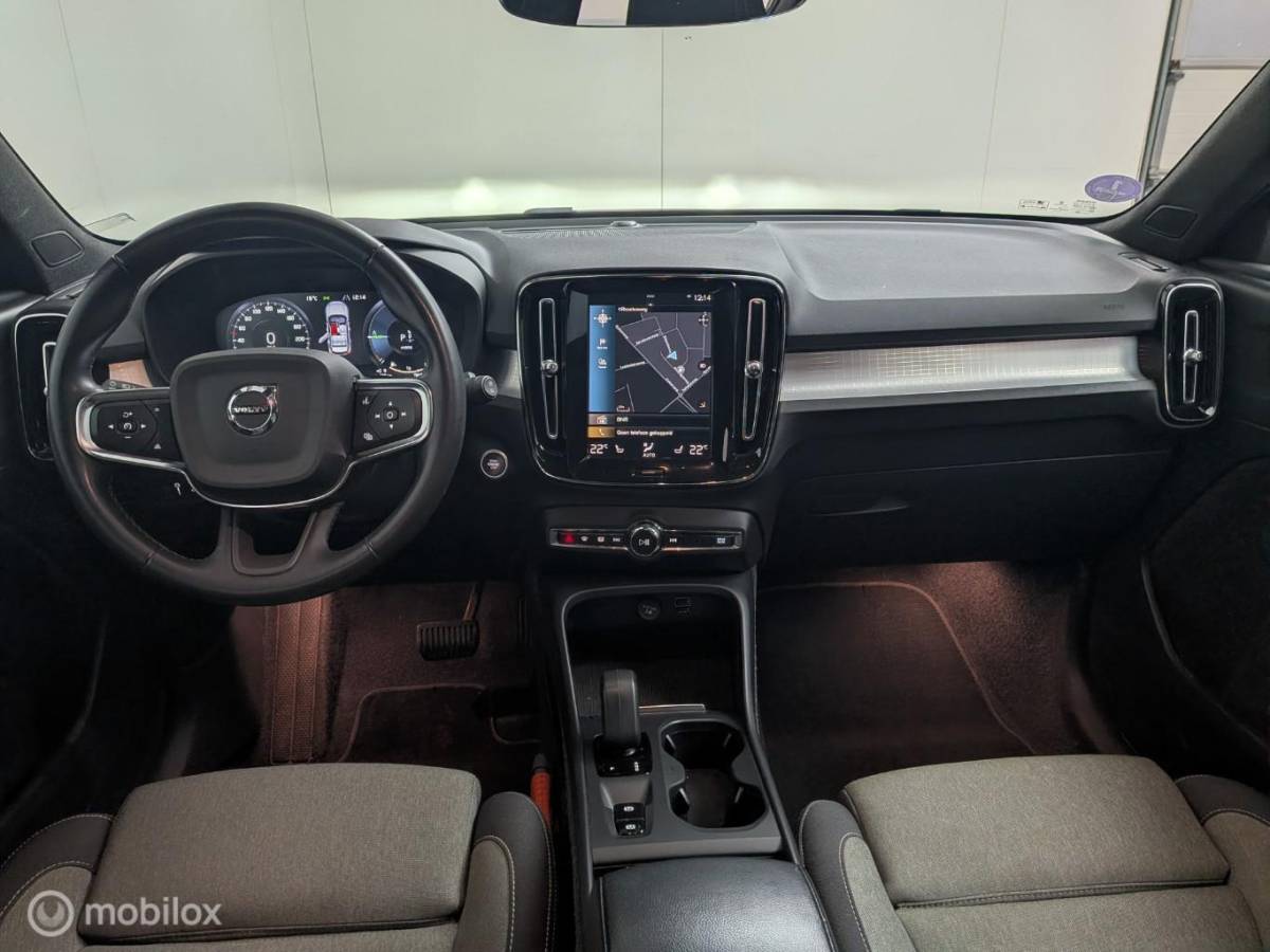 Volvo XC40 Volvo XC40 1.5 T4 Recharge Inscription | Panoramadak | Camera | Verwarmbare voorstoelen & Stuurwiel | 19″ Velgen | Dealer Onderhouden