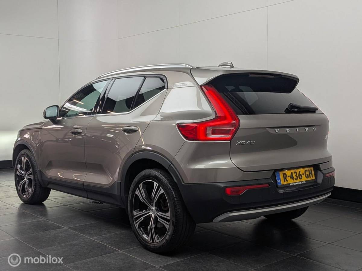 Volvo XC40 Volvo XC40 1.5 T4 Recharge Inscription | Panoramadak | Camera | Verwarmbare voorstoelen & Stuurwiel | 19″ Velgen | Dealer Onderhouden