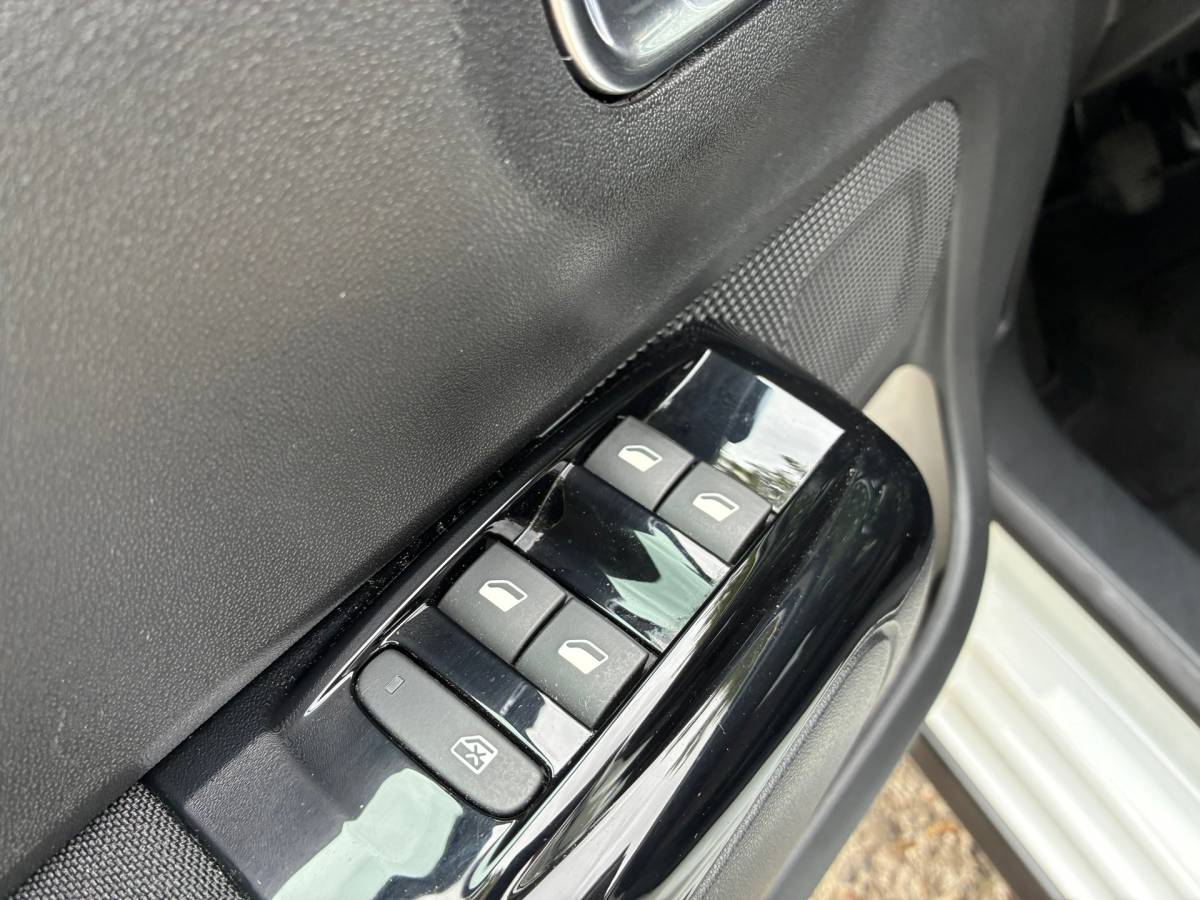 Citroën C3 Citroen C3 1.2 PureTech S&S Shine | Camera + Cruise + Navi Nu € 6.975,-!!!