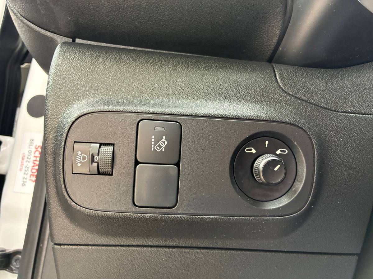 Citroën C3 Citroen C3 1.2 PureTech S&S Shine | Camera + Cruise + Navi Nu € 6.975,-!!!