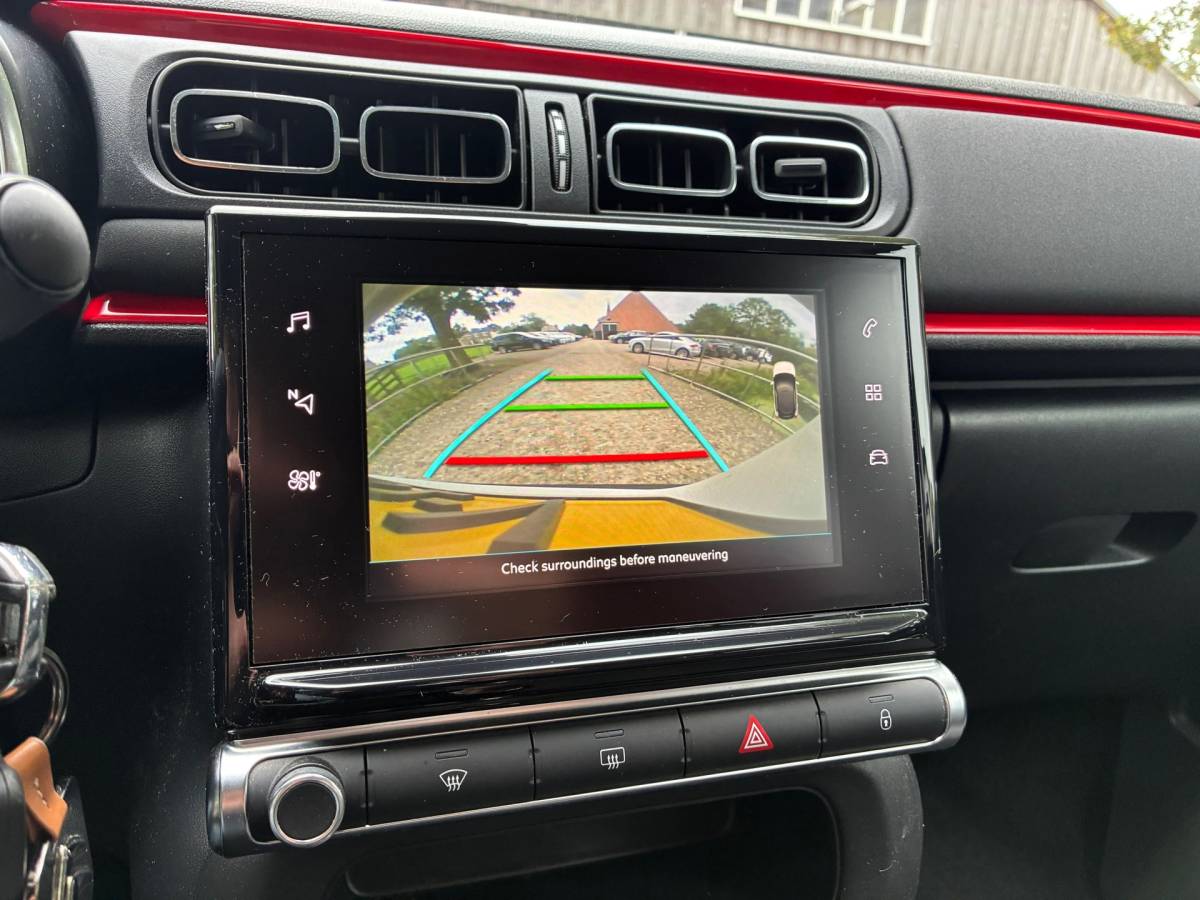 Citroën C3 Citroen C3 1.2 PureTech S&S Shine | Camera + Cruise + Navi Nu € 6.975,-!!!