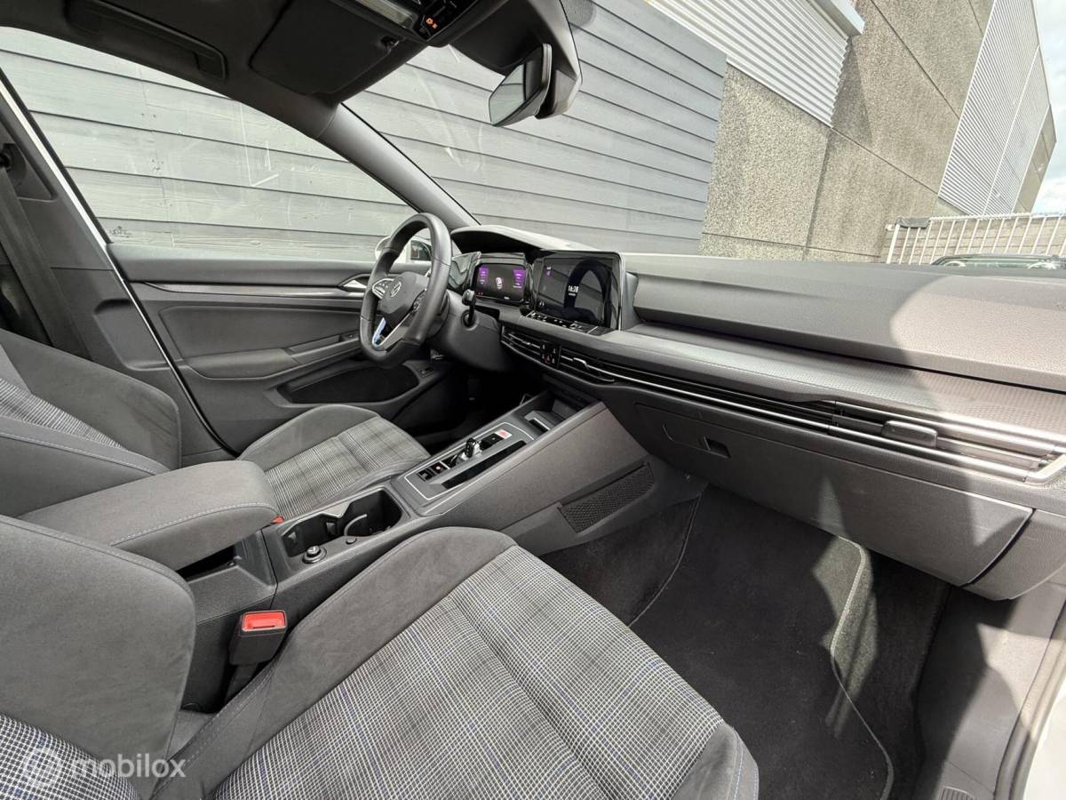 Volkswagen Golf Volkswagen Golf 1.4 eHybrid GTE 245PK Pano.dak/Winterpack/LED/18″