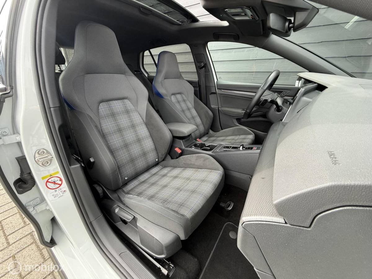 Volkswagen Golf Volkswagen Golf 1.4 eHybrid GTE 245PK Pano.dak/Winterpack/LED/18″