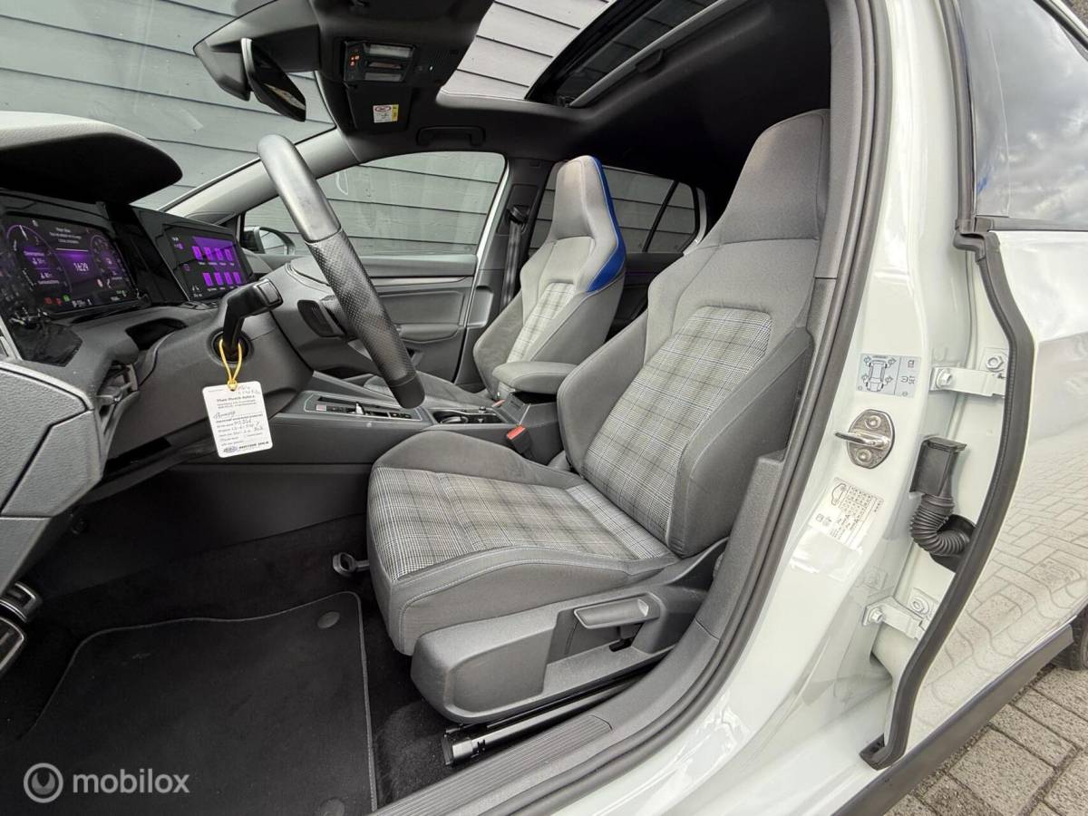 Volkswagen Golf Volkswagen Golf 1.4 eHybrid GTE 245PK Pano.dak/Winterpack/LED/18″