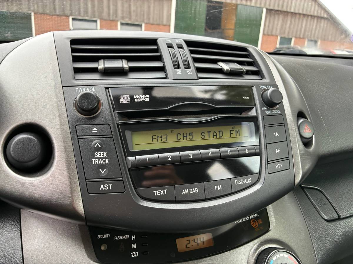 Toyota RAV4 Toyota RAV4 2.0 VVTi Comfort 2WD | Airco + Cruise nu €5.975,-!!