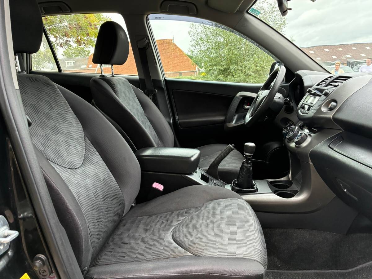 Toyota RAV4 Toyota RAV4 2.0 VVTi Comfort 2WD | Airco + Cruise nu €5.975,-!!