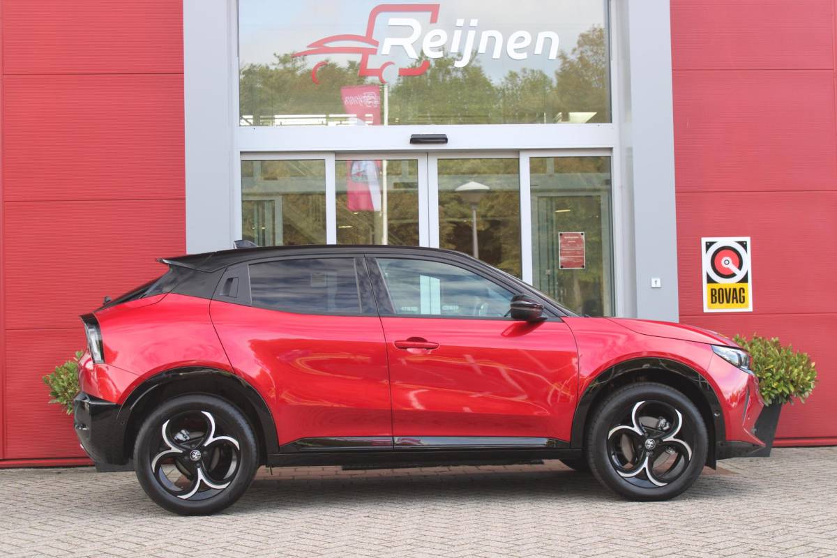 Alfa Romeo Junior Alfa Romeo Junior 1.2 145PK AUTOMAAT Hybrid IBRIDA TI | TECHNO PACK: (LED MATRIX KOPLAMPEN, DODEHOEK DETECTIE, ELEKTRISCH BEDIENBARE ACHTERKLEP, KEYLESS ENTRY, ACHTERUITRIJ CAMERA, PARKEERSENSOREN VOOR ACHTER EN ZIJKANT, DRAADLOZE TELEFOONLADER, LANE ASSIST, ADAPTIVE CRUISE CONTROL) | PACK TI: (ELEKTRISCH BEDIENBARE BESTUUDERSSTOEL, VERKEERSBORDEN WEERGAVE, GETINTE ACHTERRUITEN, SFEER VERLICHTING, GLANZEND ZWARTE BODYKIT, 10,25″ TOUCHSCREEN, LEDEREN STUURWIEL, VERSTELBARE KOFFERVLOER OP 3 NIVEAUS) | 18″ LICHTMETALEN VELGEN “FORI” | BRERA RED MET ZWART DAK | DRAADLOZE APPLE CARPLAY/ANDROID AUTO | NAVIGATIE | MASSAGE FUNCTIE OP DE BESTUURDERSSTOEL | STOEL VERWARMING |
