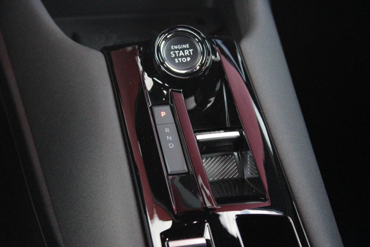 Alfa Romeo Junior Alfa Romeo Junior 1.2 145PK AUTOMAAT Hybrid IBRIDA TI | TECHNO PACK: (LED MATRIX KOPLAMPEN, DODEHOEK DETECTIE, ELEKTRISCH BEDIENBARE ACHTERKLEP, KEYLESS ENTRY, ACHTERUITRIJ CAMERA, PARKEERSENSOREN VOOR ACHTER EN ZIJKANT, DRAADLOZE TELEFOONLADER, LANE ASSIST, ADAPTIVE CRUISE CONTROL) | PACK TI: (ELEKTRISCH BEDIENBARE BESTUUDERSSTOEL, VERKEERSBORDEN WEERGAVE, GETINTE ACHTERRUITEN, SFEER VERLICHTING, GLANZEND ZWARTE BODYKIT, 10,25″ TOUCHSCREEN, LEDEREN STUURWIEL, VERSTELBARE KOFFERVLOER OP 3 NIVEAUS) | 18″ LICHTMETALEN VELGEN “FORI” | BRERA RED MET ZWART DAK | DRAADLOZE APPLE CARPLAY/ANDROID AUTO | NAVIGATIE | MASSAGE FUNCTIE OP DE BESTUURDERSSTOEL | STOEL VERWARMING |