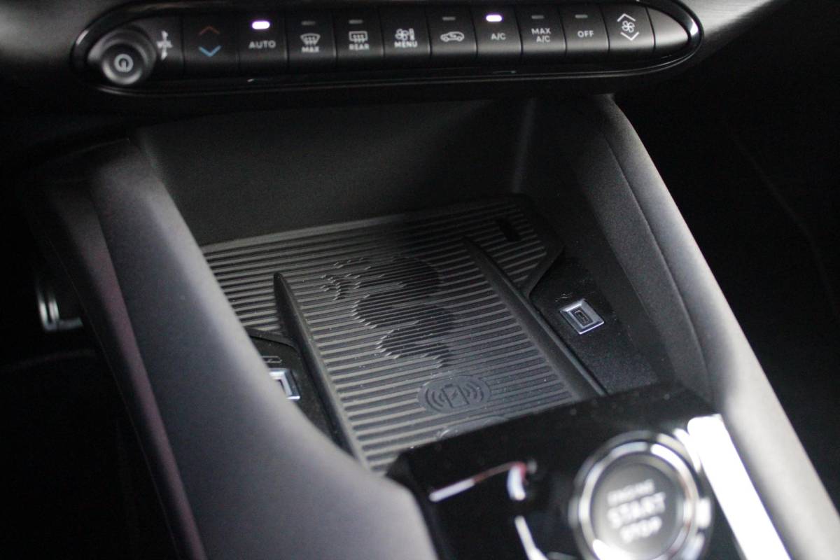 Alfa Romeo Junior Alfa Romeo Junior 1.2 145PK AUTOMAAT Hybrid IBRIDA TI | TECHNO PACK: (LED MATRIX KOPLAMPEN, DODEHOEK DETECTIE, ELEKTRISCH BEDIENBARE ACHTERKLEP, KEYLESS ENTRY, ACHTERUITRIJ CAMERA, PARKEERSENSOREN VOOR ACHTER EN ZIJKANT, DRAADLOZE TELEFOONLADER, LANE ASSIST, ADAPTIVE CRUISE CONTROL) | PACK TI: (ELEKTRISCH BEDIENBARE BESTUUDERSSTOEL, VERKEERSBORDEN WEERGAVE, GETINTE ACHTERRUITEN, SFEER VERLICHTING, GLANZEND ZWARTE BODYKIT, 10,25″ TOUCHSCREEN, LEDEREN STUURWIEL, VERSTELBARE KOFFERVLOER OP 3 NIVEAUS) | 18″ LICHTMETALEN VELGEN “FORI” | BRERA RED MET ZWART DAK | DRAADLOZE APPLE CARPLAY/ANDROID AUTO | NAVIGATIE | MASSAGE FUNCTIE OP DE BESTUURDERSSTOEL | STOEL VERWARMING |