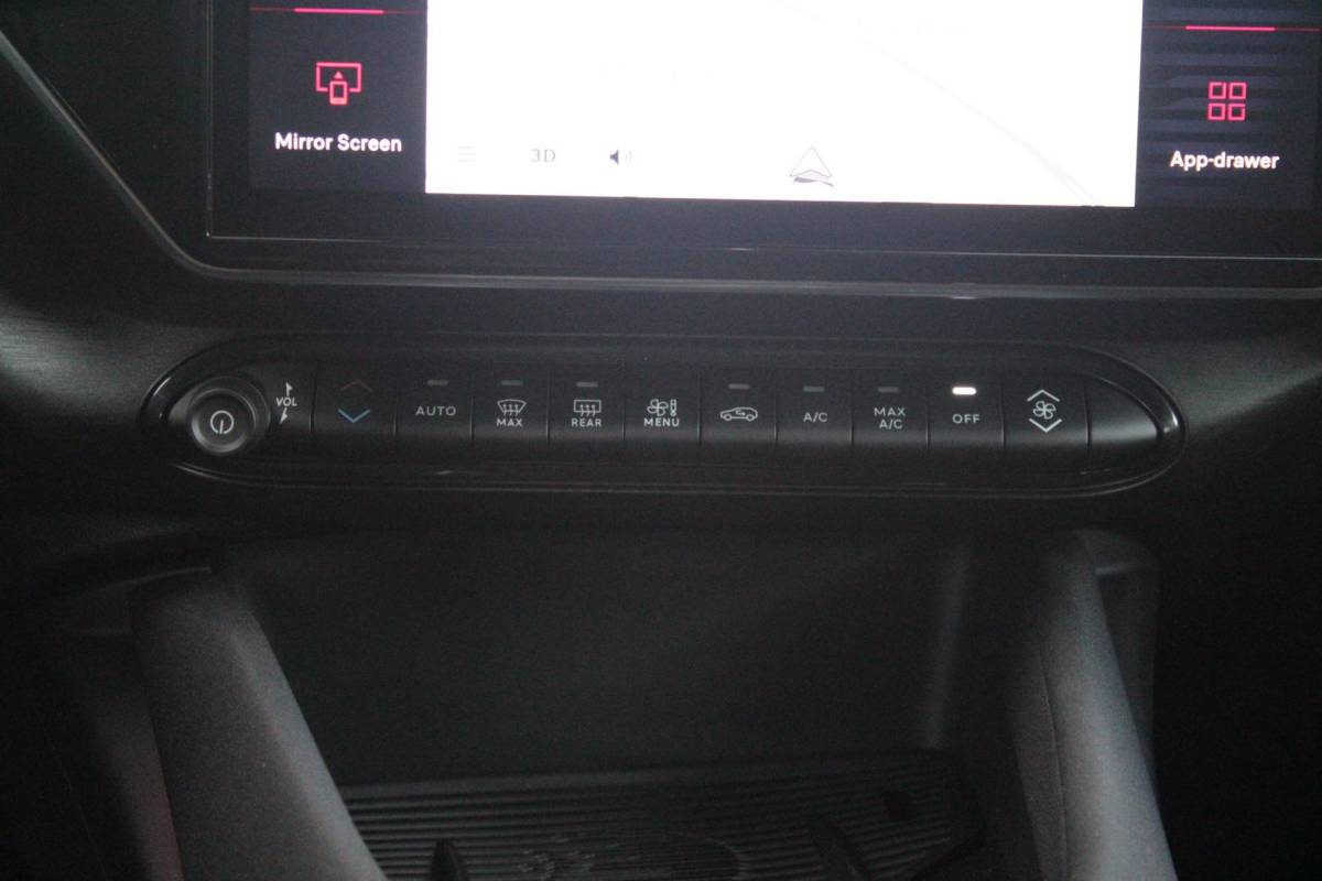 Alfa Romeo Junior Alfa Romeo Junior 1.2 145PK AUTOMAAT Hybrid IBRIDA TI | TECHNO PACK: (LED MATRIX KOPLAMPEN, DODEHOEK DETECTIE, ELEKTRISCH BEDIENBARE ACHTERKLEP, KEYLESS ENTRY, ACHTERUITRIJ CAMERA, PARKEERSENSOREN VOOR ACHTER EN ZIJKANT, DRAADLOZE TELEFOONLADER, LANE ASSIST, ADAPTIVE CRUISE CONTROL) | PACK TI: (ELEKTRISCH BEDIENBARE BESTUUDERSSTOEL, VERKEERSBORDEN WEERGAVE, GETINTE ACHTERRUITEN, SFEER VERLICHTING, GLANZEND ZWARTE BODYKIT, 10,25″ TOUCHSCREEN, LEDEREN STUURWIEL, VERSTELBARE KOFFERVLOER OP 3 NIVEAUS) | 18″ LICHTMETALEN VELGEN “FORI” | BRERA RED MET ZWART DAK | DRAADLOZE APPLE CARPLAY/ANDROID AUTO | NAVIGATIE | MASSAGE FUNCTIE OP DE BESTUURDERSSTOEL | STOEL VERWARMING |