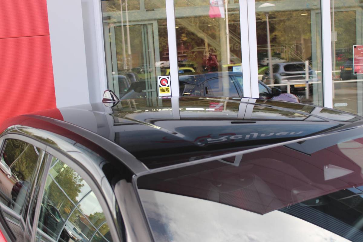 Alfa Romeo Junior Alfa Romeo Junior 1.2 145PK AUTOMAAT Hybrid IBRIDA TI | TECHNO PACK: (LED MATRIX KOPLAMPEN, DODEHOEK DETECTIE, ELEKTRISCH BEDIENBARE ACHTERKLEP, KEYLESS ENTRY, ACHTERUITRIJ CAMERA, PARKEERSENSOREN VOOR ACHTER EN ZIJKANT, DRAADLOZE TELEFOONLADER, LANE ASSIST, ADAPTIVE CRUISE CONTROL) | PACK TI: (ELEKTRISCH BEDIENBARE BESTUUDERSSTOEL, VERKEERSBORDEN WEERGAVE, GETINTE ACHTERRUITEN, SFEER VERLICHTING, GLANZEND ZWARTE BODYKIT, 10,25″ TOUCHSCREEN, LEDEREN STUURWIEL, VERSTELBARE KOFFERVLOER OP 3 NIVEAUS) | 18″ LICHTMETALEN VELGEN “FORI” | BRERA RED MET ZWART DAK | DRAADLOZE APPLE CARPLAY/ANDROID AUTO | NAVIGATIE | MASSAGE FUNCTIE OP DE BESTUURDERSSTOEL | STOEL VERWARMING |