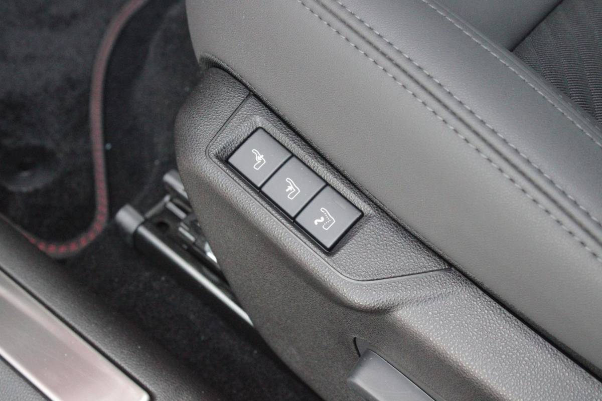 Alfa Romeo Junior Alfa Romeo Junior 1.2 145PK AUTOMAAT Hybrid IBRIDA TI | TECHNO PACK: (LED MATRIX KOPLAMPEN, DODEHOEK DETECTIE, ELEKTRISCH BEDIENBARE ACHTERKLEP, KEYLESS ENTRY, ACHTERUITRIJ CAMERA, PARKEERSENSOREN VOOR ACHTER EN ZIJKANT, DRAADLOZE TELEFOONLADER, LANE ASSIST, ADAPTIVE CRUISE CONTROL) | PACK TI: (ELEKTRISCH BEDIENBARE BESTUUDERSSTOEL, VERKEERSBORDEN WEERGAVE, GETINTE ACHTERRUITEN, SFEER VERLICHTING, GLANZEND ZWARTE BODYKIT, 10,25″ TOUCHSCREEN, LEDEREN STUURWIEL, VERSTELBARE KOFFERVLOER OP 3 NIVEAUS) | 18″ LICHTMETALEN VELGEN “FORI” | BRERA RED MET ZWART DAK | DRAADLOZE APPLE CARPLAY/ANDROID AUTO | NAVIGATIE | MASSAGE FUNCTIE OP DE BESTUURDERSSTOEL | STOEL VERWARMING |