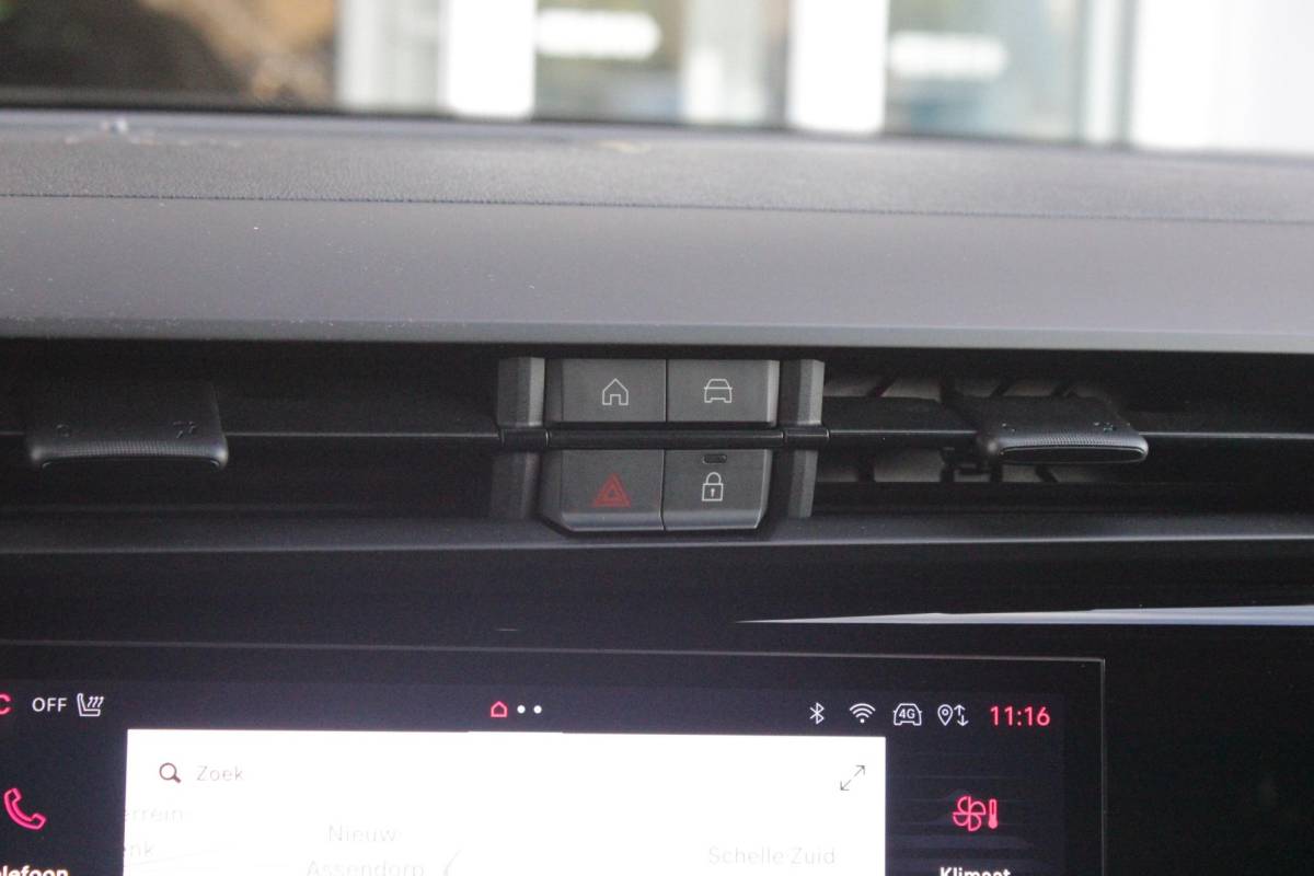 Alfa Romeo Junior Alfa Romeo Junior 1.2 145PK AUTOMAAT Hybrid IBRIDA TI | TECHNO PACK: (LED MATRIX KOPLAMPEN, DODEHOEK DETECTIE, ELEKTRISCH BEDIENBARE ACHTERKLEP, KEYLESS ENTRY, ACHTERUITRIJ CAMERA, PARKEERSENSOREN VOOR ACHTER EN ZIJKANT, DRAADLOZE TELEFOONLADER, LANE ASSIST, ADAPTIVE CRUISE CONTROL) | PACK TI: (ELEKTRISCH BEDIENBARE BESTUUDERSSTOEL, VERKEERSBORDEN WEERGAVE, GETINTE ACHTERRUITEN, SFEER VERLICHTING, GLANZEND ZWARTE BODYKIT, 10,25″ TOUCHSCREEN, LEDEREN STUURWIEL, VERSTELBARE KOFFERVLOER OP 3 NIVEAUS) | 18″ LICHTMETALEN VELGEN “FORI” | BRERA RED MET ZWART DAK | DRAADLOZE APPLE CARPLAY/ANDROID AUTO | NAVIGATIE | MASSAGE FUNCTIE OP DE BESTUURDERSSTOEL | STOEL VERWARMING |