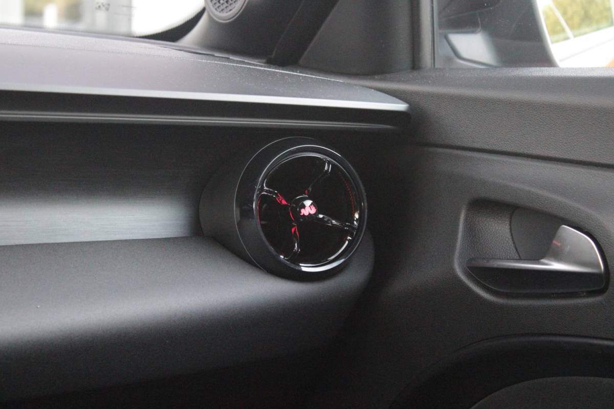 Alfa Romeo Junior Alfa Romeo Junior 1.2 145PK AUTOMAAT Hybrid IBRIDA TI | TECHNO PACK: (LED MATRIX KOPLAMPEN, DODEHOEK DETECTIE, ELEKTRISCH BEDIENBARE ACHTERKLEP, KEYLESS ENTRY, ACHTERUITRIJ CAMERA, PARKEERSENSOREN VOOR ACHTER EN ZIJKANT, DRAADLOZE TELEFOONLADER, LANE ASSIST, ADAPTIVE CRUISE CONTROL) | PACK TI: (ELEKTRISCH BEDIENBARE BESTUUDERSSTOEL, VERKEERSBORDEN WEERGAVE, GETINTE ACHTERRUITEN, SFEER VERLICHTING, GLANZEND ZWARTE BODYKIT, 10,25″ TOUCHSCREEN, LEDEREN STUURWIEL, VERSTELBARE KOFFERVLOER OP 3 NIVEAUS) | 18″ LICHTMETALEN VELGEN “FORI” | BRERA RED MET ZWART DAK | DRAADLOZE APPLE CARPLAY/ANDROID AUTO | NAVIGATIE | MASSAGE FUNCTIE OP DE BESTUURDERSSTOEL | STOEL VERWARMING |