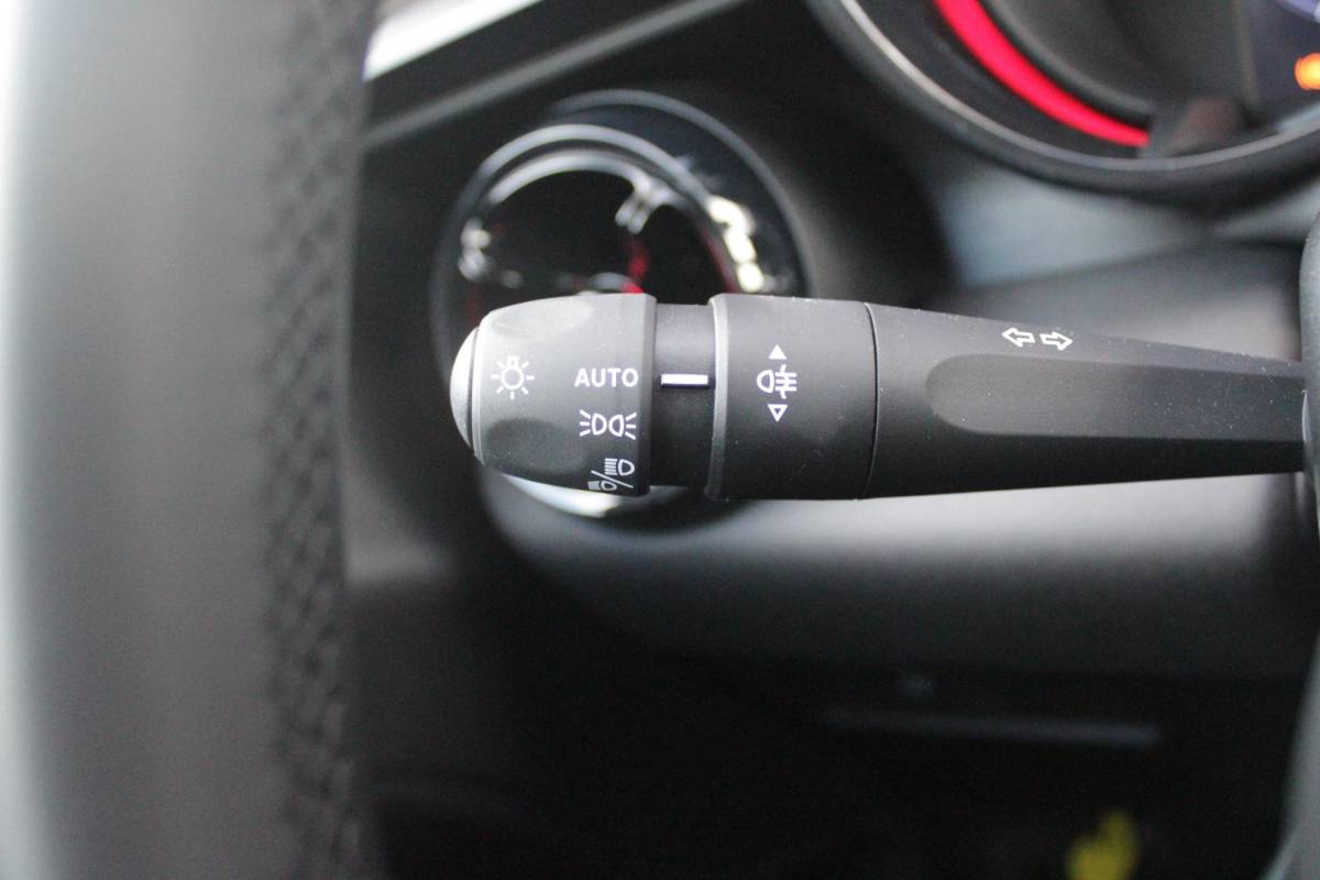 Alfa Romeo Junior Alfa Romeo Junior 1.2 145PK AUTOMAAT Hybrid IBRIDA TI | TECHNO PACK: (LED MATRIX KOPLAMPEN, DODEHOEK DETECTIE, ELEKTRISCH BEDIENBARE ACHTERKLEP, KEYLESS ENTRY, ACHTERUITRIJ CAMERA, PARKEERSENSOREN VOOR ACHTER EN ZIJKANT, DRAADLOZE TELEFOONLADER, LANE ASSIST, ADAPTIVE CRUISE CONTROL) | PACK TI: (ELEKTRISCH BEDIENBARE BESTUUDERSSTOEL, VERKEERSBORDEN WEERGAVE, GETINTE ACHTERRUITEN, SFEER VERLICHTING, GLANZEND ZWARTE BODYKIT, 10,25″ TOUCHSCREEN, LEDEREN STUURWIEL, VERSTELBARE KOFFERVLOER OP 3 NIVEAUS) | 18″ LICHTMETALEN VELGEN “FORI” | BRERA RED MET ZWART DAK | DRAADLOZE APPLE CARPLAY/ANDROID AUTO | NAVIGATIE | MASSAGE FUNCTIE OP DE BESTUURDERSSTOEL | STOEL VERWARMING |