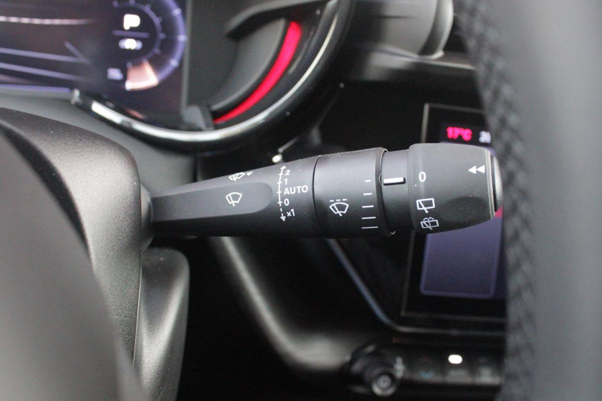 Alfa Romeo Junior Alfa Romeo Junior 1.2 145PK AUTOMAAT Hybrid IBRIDA TI | TECHNO PACK: (LED MATRIX KOPLAMPEN, DODEHOEK DETECTIE, ELEKTRISCH BEDIENBARE ACHTERKLEP, KEYLESS ENTRY, ACHTERUITRIJ CAMERA, PARKEERSENSOREN VOOR ACHTER EN ZIJKANT, DRAADLOZE TELEFOONLADER, LANE ASSIST, ADAPTIVE CRUISE CONTROL) | PACK TI: (ELEKTRISCH BEDIENBARE BESTUUDERSSTOEL, VERKEERSBORDEN WEERGAVE, GETINTE ACHTERRUITEN, SFEER VERLICHTING, GLANZEND ZWARTE BODYKIT, 10,25″ TOUCHSCREEN, LEDEREN STUURWIEL, VERSTELBARE KOFFERVLOER OP 3 NIVEAUS) | 18″ LICHTMETALEN VELGEN “FORI” | BRERA RED MET ZWART DAK | DRAADLOZE APPLE CARPLAY/ANDROID AUTO | NAVIGATIE | MASSAGE FUNCTIE OP DE BESTUURDERSSTOEL | STOEL VERWARMING |