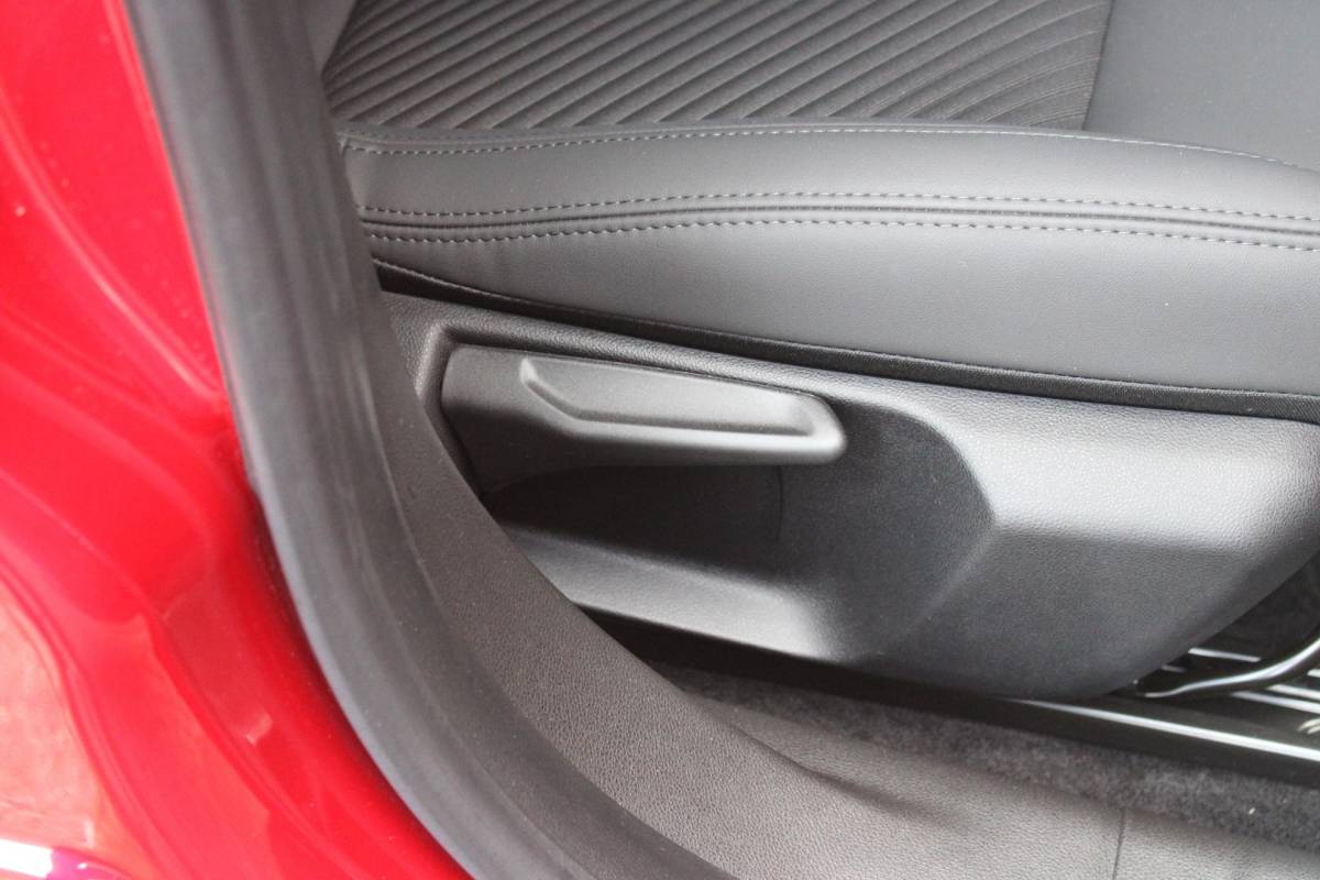 Alfa Romeo Junior Alfa Romeo Junior 1.2 145PK AUTOMAAT Hybrid IBRIDA TI | TECHNO PACK: (LED MATRIX KOPLAMPEN, DODEHOEK DETECTIE, ELEKTRISCH BEDIENBARE ACHTERKLEP, KEYLESS ENTRY, ACHTERUITRIJ CAMERA, PARKEERSENSOREN VOOR ACHTER EN ZIJKANT, DRAADLOZE TELEFOONLADER, LANE ASSIST, ADAPTIVE CRUISE CONTROL) | PACK TI: (ELEKTRISCH BEDIENBARE BESTUUDERSSTOEL, VERKEERSBORDEN WEERGAVE, GETINTE ACHTERRUITEN, SFEER VERLICHTING, GLANZEND ZWARTE BODYKIT, 10,25″ TOUCHSCREEN, LEDEREN STUURWIEL, VERSTELBARE KOFFERVLOER OP 3 NIVEAUS) | 18″ LICHTMETALEN VELGEN “FORI” | BRERA RED MET ZWART DAK | DRAADLOZE APPLE CARPLAY/ANDROID AUTO | NAVIGATIE | MASSAGE FUNCTIE OP DE BESTUURDERSSTOEL | STOEL VERWARMING |