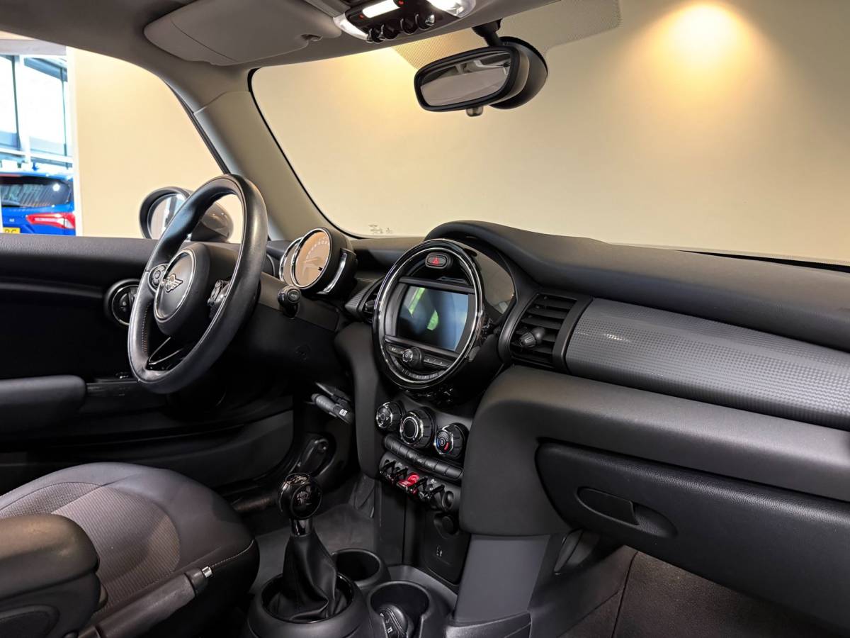 MINI 3-Deurs Mini 3-Deurs 1.5 Cooper Salt *Dealer OH* Carplay|Navi|Cruise|Neon-ring|Nardo-Grey|Lage km-stand|NAP