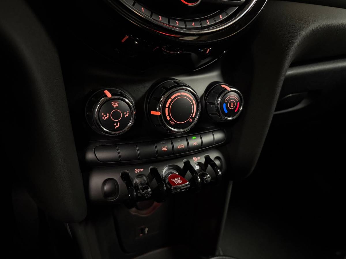 MINI 3-Deurs Mini 3-Deurs 1.5 Cooper Salt *Dealer OH* Carplay|Navi|Cruise|Neon-ring|Nardo-Grey|Lage km-stand|NAP