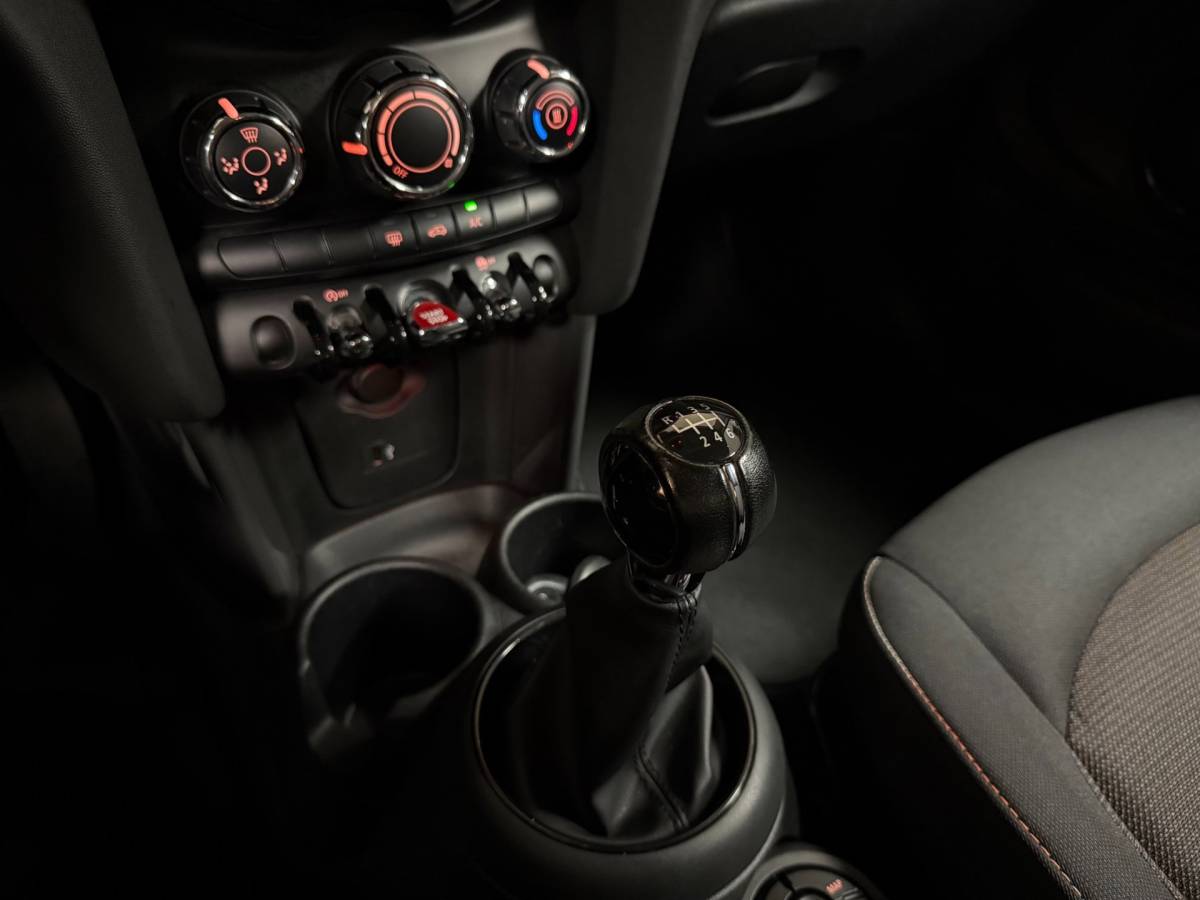 MINI 3-Deurs Mini 3-Deurs 1.5 Cooper Salt *Dealer OH* Carplay|Navi|Cruise|Neon-ring|Nardo-Grey|Lage km-stand|NAP