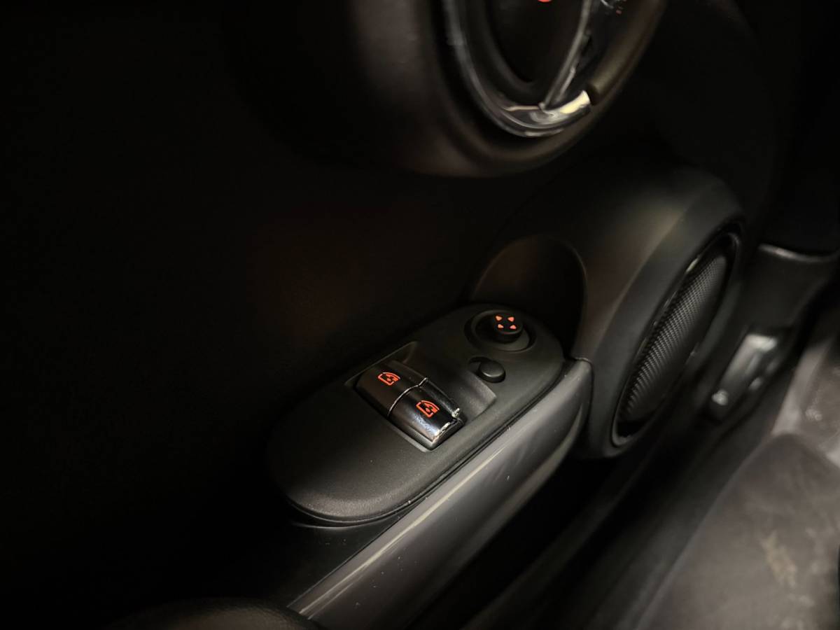 MINI 3-Deurs Mini 3-Deurs 1.5 Cooper Salt *Dealer OH* Carplay|Navi|Cruise|Neon-ring|Nardo-Grey|Lage km-stand|NAP