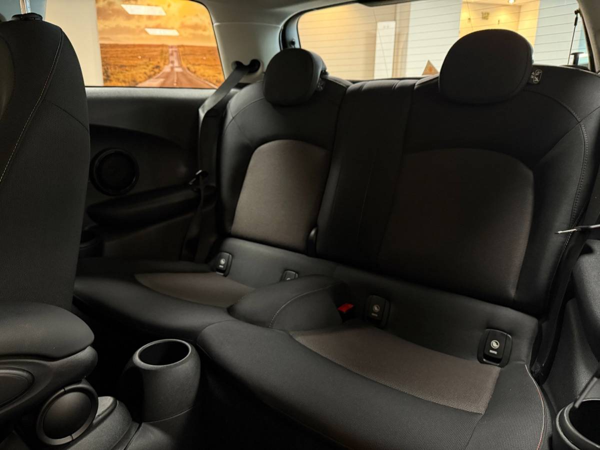 MINI 3-Deurs Mini 3-Deurs 1.5 Cooper Salt *Dealer OH* Carplay|Navi|Cruise|Neon-ring|Nardo-Grey|Lage km-stand|NAP
