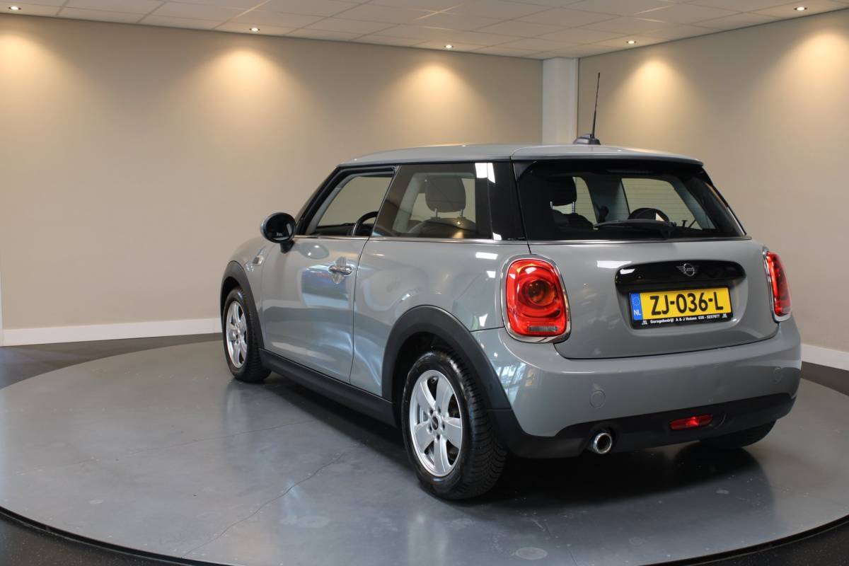 MINI 3-Deurs Mini 3-Deurs 1.5 Cooper Salt *Dealer OH* Carplay|Navi|Cruise|Neon-ring|Nardo-Grey|Lage km-stand|NAP