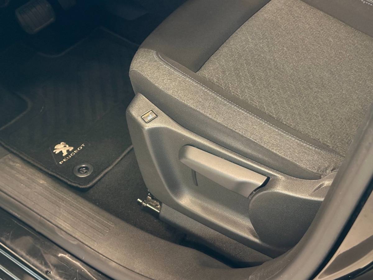 Peugeot Rifter Peugeot Rifter 1.2 Puretech AUTOMAAT ALLURE|NAVIGATIE+CAMERA|CLIMA AIRCO|LM-VELG|CRUISECONTROL|APPLE CARPLAY+ANDROID AUTO|BTW-AUTO